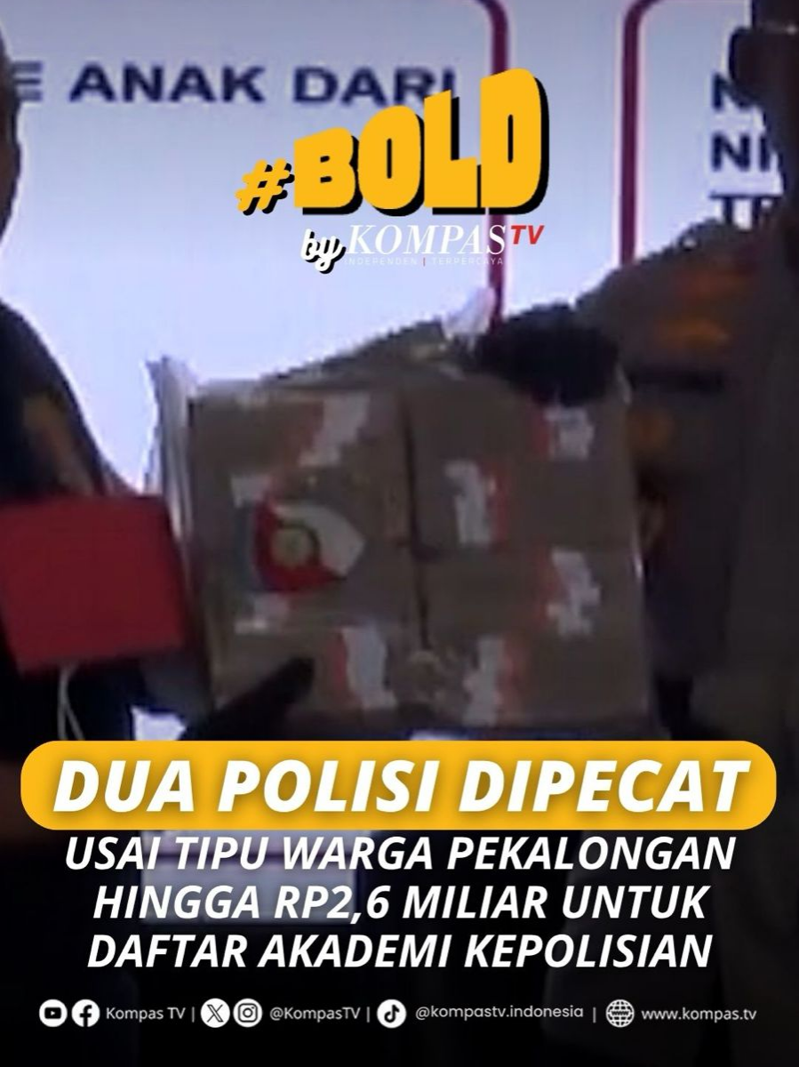 Dua anggota Polri berinisial AUK (38) dan FR (41) dipecat secara tidak hormat karena terlibat dalam penipuan dengan modus penerimaan Taruna Akademi Kepolisian (Akpol) tahun 2025.  Keputusan tersebut diambil setelah mereka menjalani sidang Komisi Kode Etik Profesi (KKEP). Modus para pelaku adalah mengaku memiliki koneksi dengan pejabat tinggi di Polri dan menjanjikan bisa meluluskan calon taruna dengan syarat membayar sejumlah uang. Dari hasil penyidikan, korban menyerahkan uang sebesar Rp 2,65 miliar, Kasus ini terungkap setelah seorang warga melaporkan bahwa dirinya menjadi korban penipuan. Tuliskan komentarmu dan dapatkan berita terkini lainnya di www.kompas.tv serta youtube.com/kompastv #BOLDKompasTV