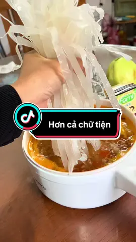 Hơn cả tiện cho đứa lười như e, sáng ra có nồi phở nóng hổi tại gia quá là ngon luôn #noilaumini #noilaudanang #noilau 