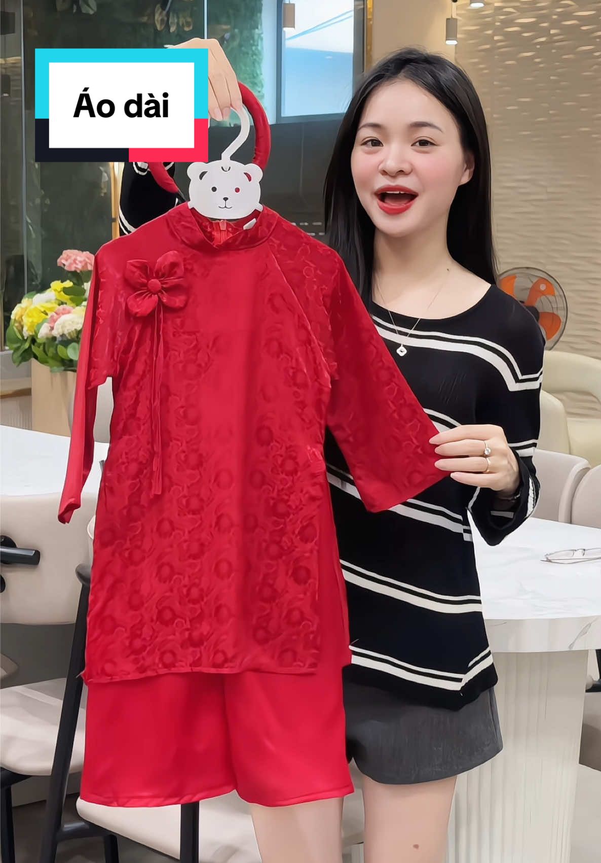 Áo dài cho bé #mechipriviu #thoitrangbeyeu #aodaichobe 