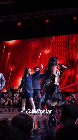 Asyikkk! @Jirayut , @da7_zahrasima01 , dan @Rina Nose Josscy kompakk banget nihh jadi penari latarnya April🤩👏 . . #IndosiarBawaDangdutBerkelasBerkualitas #DAcademy7Indosiar #DAcademyIndosiar