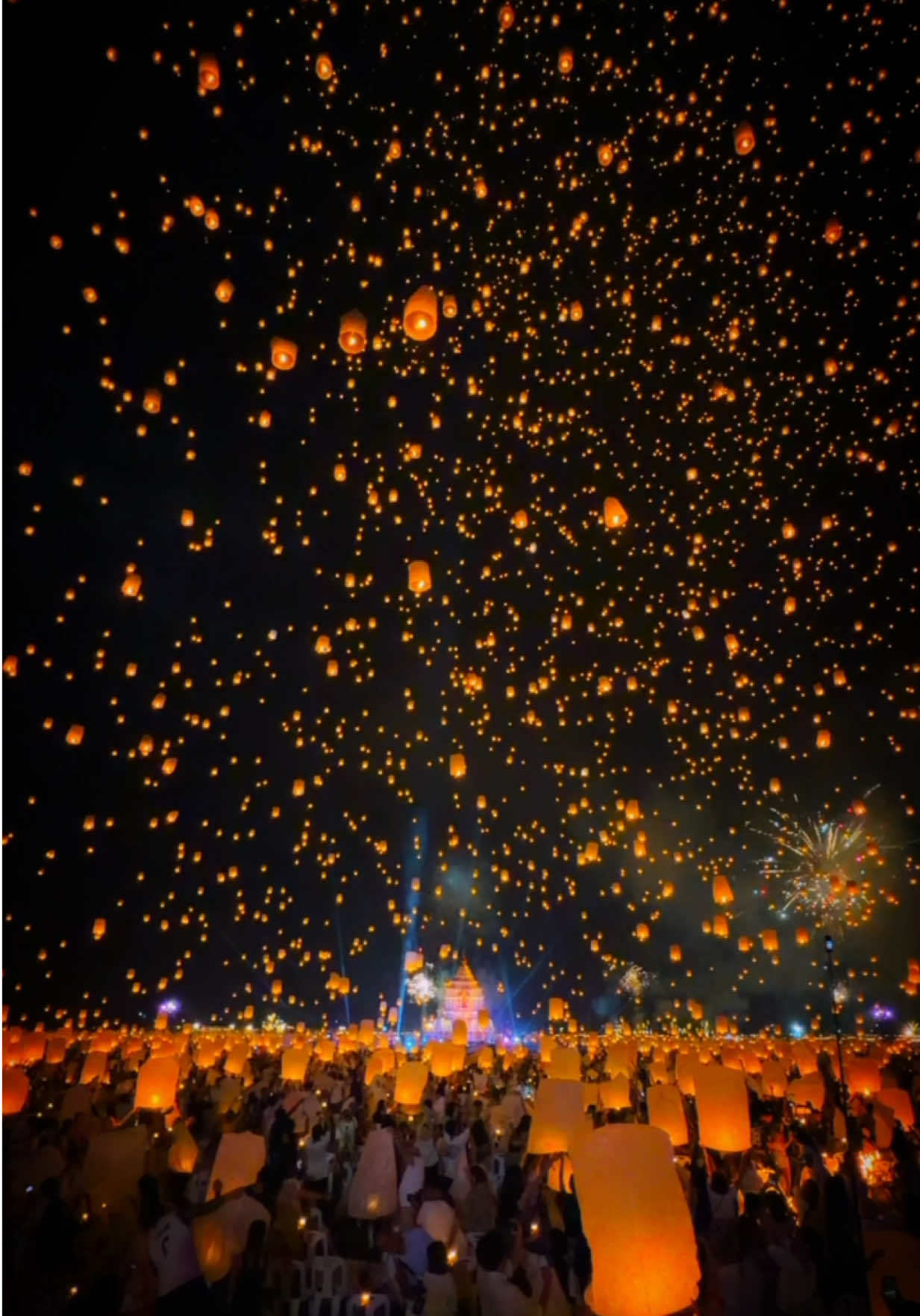 ยี่เป็ง เชียงใหม่ Yi Peng 2025 Chiang Mai CAD Khomloy Sky Lantern Festival ✨🌕 #thailand #chiangmai #chiangmaithailand 