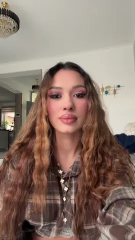 Toți avem defecte , câștigați suntem atunci când găsim FRUMOSUL și în defecte. #foryoupage #foryou #viralromania 