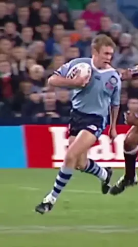 Tu silencio nunca es neutro. Cada omisión es una instrucción clara para tu equipo. El liderazgo se mide por lo que haces, pero se destruye por lo que permites. La regla es simple: El silencio de un líder ante un mal comportamiento es una voz que dice: 