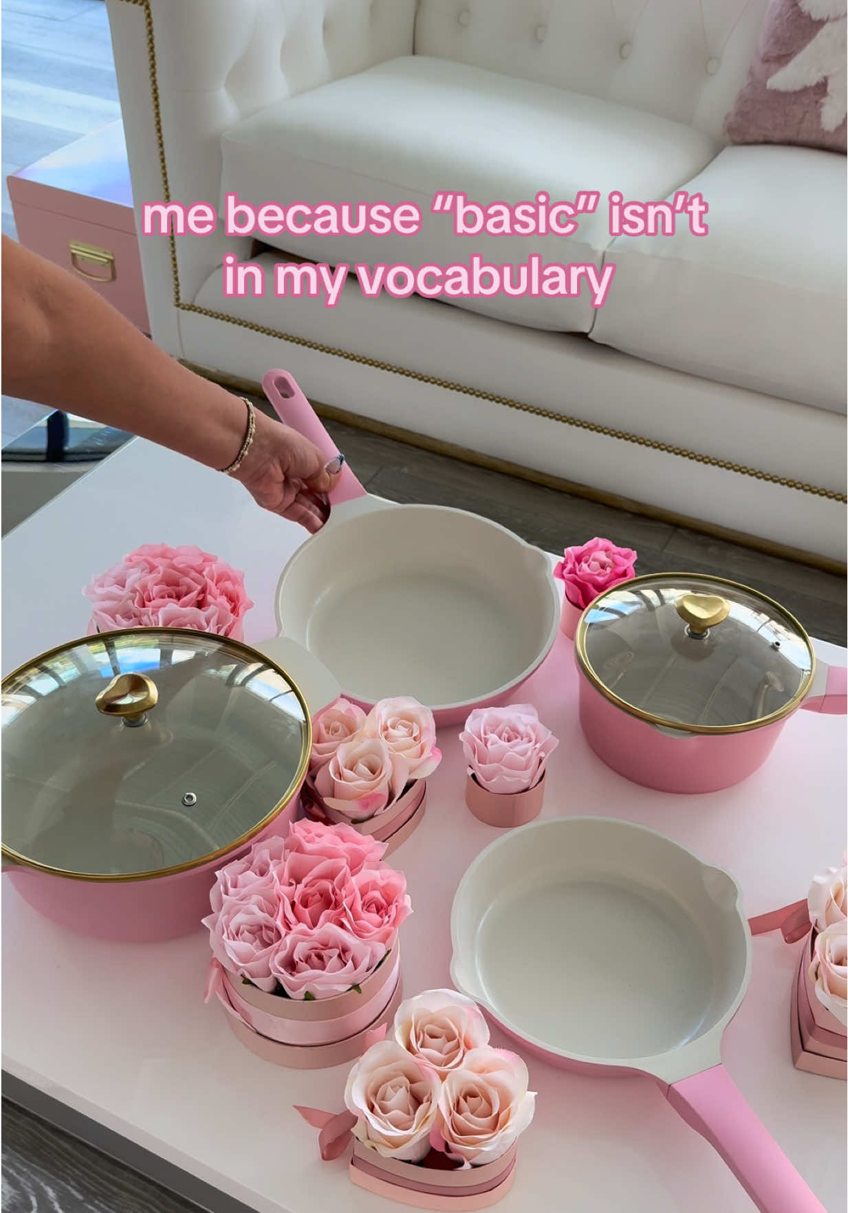 We’re gifting PINK this holiday season 💕 #parishilton #pink #christmasgift #cookware #kitchen 