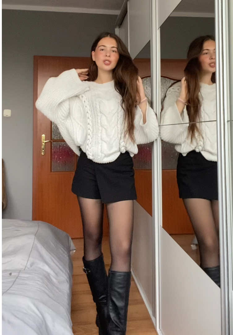 sweter h&m, spodniczko-spodenki zara, kozaki renee 🐼 #outfitinspo #outfitideas #foryoupagе 