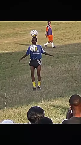 futebol freestyle skills ☠️🔥  #freestyle #videoviral #edit #skills #footballfreestyle 