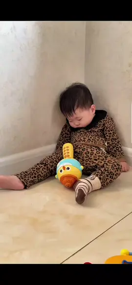 cười chếch. ai thấy bóng dáng con mình k ạ?😆