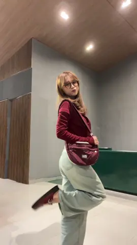 tas maroon gemas dr @Gechoo🫶🏻 #gechoo #tascheril #slingbag #gajiansale 