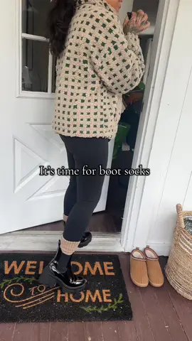 Warm and cozy boot socks. These socks come five in a pack. You get five different colors of these socks. These are the perfect boot socks for women. #bootsocks #socks #womensfashion 