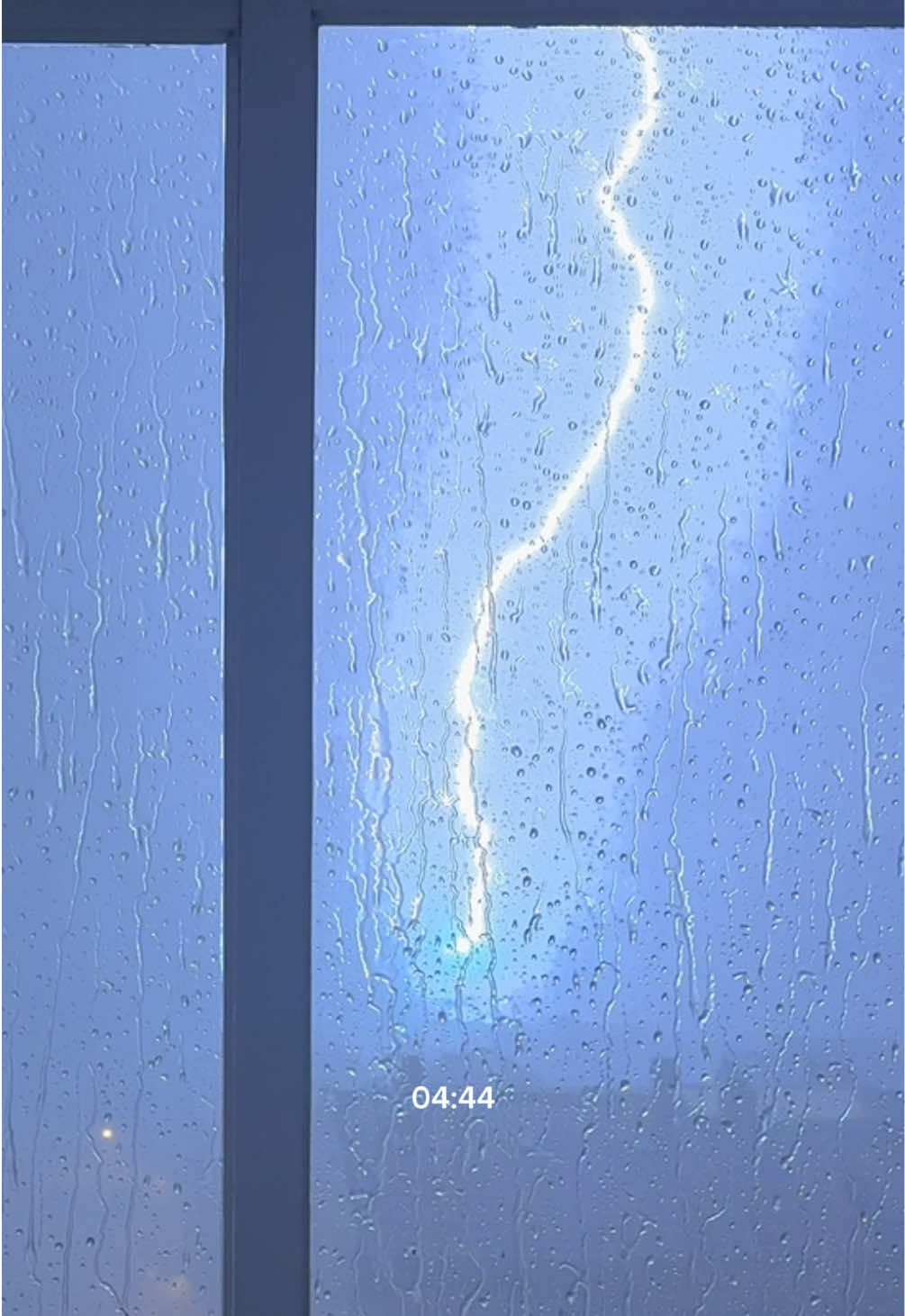 • noite perfeitinha em lisboa :) #trovoada #lisboa #chuva #portugal #temporal 