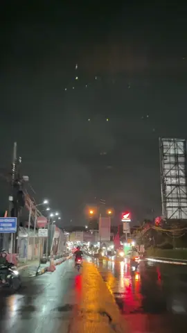 Pandeglang kalau malem secakep ini ternyata #pandeglangvibes#malamterang#pasarpandeglang#fypppp#hujan