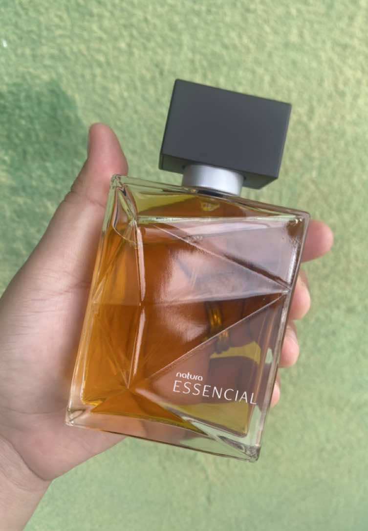 🔥 O clássico que nunca sai de moda! Essencial Masculino Deo Parfum — fragrância amadeirada, marcante e elegante. Pra quem gosta de presença e sofisticação em cada detalhe.  #natura #deoparfum #fyppppppppppppppppppppppp #consultoranatura 