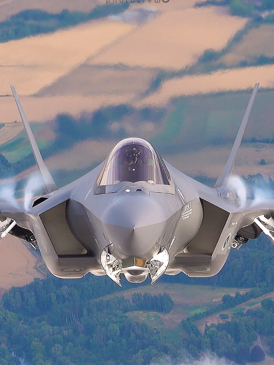 A USAF F-35A Lightning II flies a perfectly executed Air to Air Photomission during the Aviation PhotoCrew RIAT 2025 arrivals project! If you want to see the full nearly 30 minutes of air to air footage from this years RIAT, check out our YouTube channel where you can see all the join-ups the arrival project had this year! It was a lot of fun to film all these join-ups! There is no other military airshow this big and this famous, as the Air Tattoo at RAF Fairford!  • • • #Aviation #Avgeek #Aviation4u #planespotting  #aviationworld 