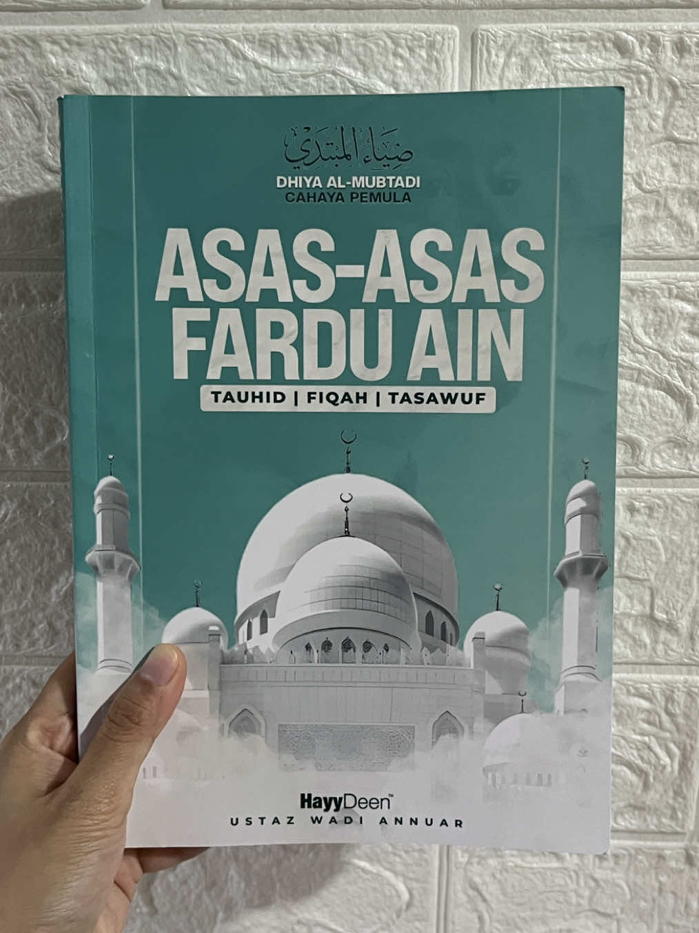 Setiap Muslim wajib mempelajari ilmu Fardhu Ain, kerana tanpa ilmu ini ibadah seorang Muslim tidak akan sah. Maka, menuntut dan mendalami ilmu Fardhu Ain menjadi kewajipan yang tidak boleh diabaikan. Jom sama-sama kita belajar ilmu fardhu ain. #fyp #bukufardhuain #asasasasfardhuain #ilmufardhuain #ustazwadiannuar 