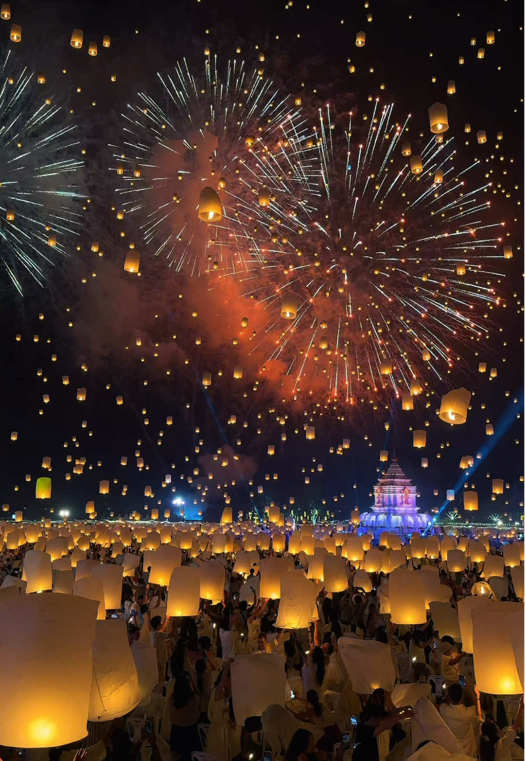 ครั้งหนึ่งในชีวิตต้องมาเห็นด้วยตาเอง ลอยกระทงเชียงใหม่ 2025  📍The Chiangmai CAD Khomloy Sky Lanterns Festival 2025 #ลอยกระทง2568 #ลอยกระทง #ยี่เป็ง #ยี่เป็งเชียงใหม่ #โคมลอย 