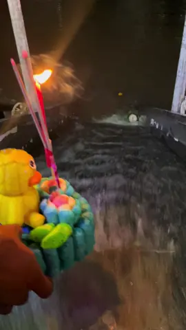 แม้แต่กระทงกุยังสู้ชีวิตเลยมึง😅🤣 #ลอยกระทง #ลอยกระทง2568 #สู้ชีวิต 