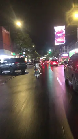 yg lain pake jas ujan dia pake lakban😭#lucu 