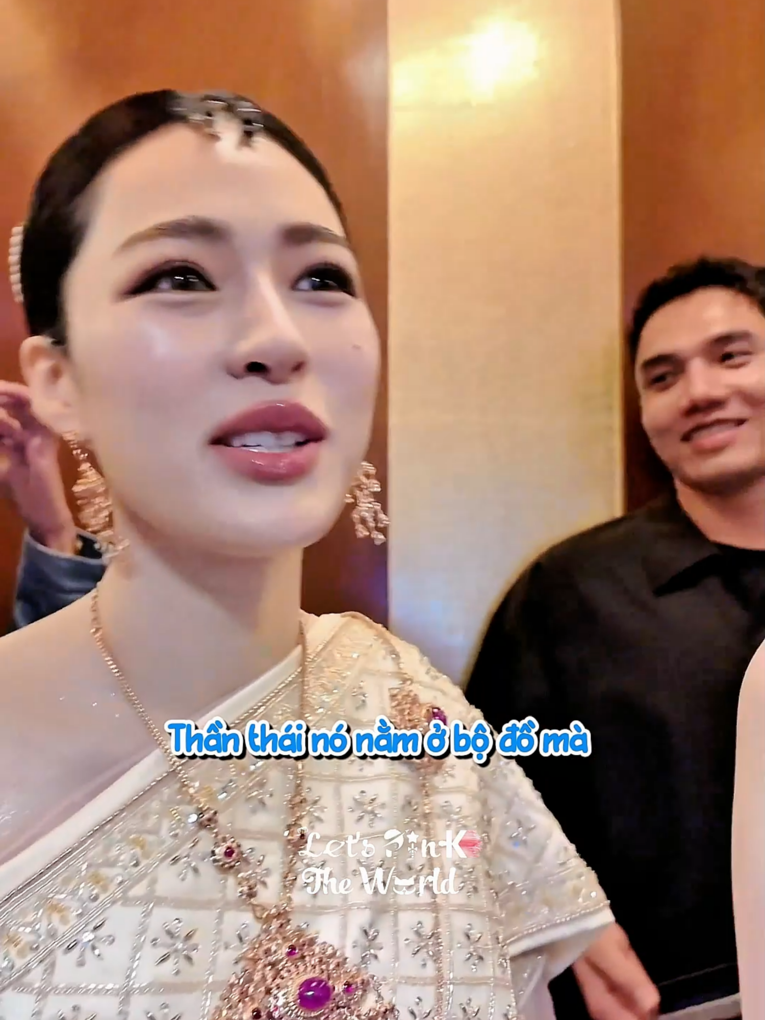 Thần thái nó nằm ở bộ đồ. Chộp 😌🤌🏻 Original video: OnlyYouSeriesTH (X), narajingjing (Tiktok) #LingOrm #หลิงออม #linglingkwong #หลิงหลิงคอง #ออมกรณ์นภัส #ormkornnaphat