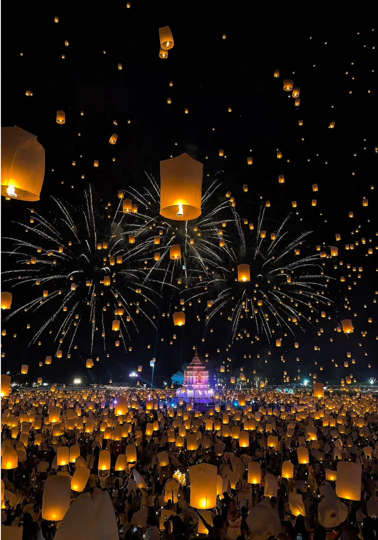 Chiang Mai CAD Khomloy Sky Lanterns Festival 2025 Date 5-6 Nov 2025  . #loykrathong #loykrathongfestival #chiangmai #yipeng #thailand 