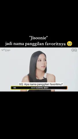 Terharu sekali 🥹 Si anak bungsu di keluarganya yang dulu sempat shock tiba-tiba harus jadi anak sulung di Blackpink, dia sempat tidak percaya diri apakah bisa menjadi seorang kaka yang baik unuk JenLiChaeng. Tapi liatlah sekarang 3 adeknya begitu bucin abis sama dia & bahagia karena menurur mereka Jisoo seorang kaka yang sangat baik, apalagi Jennie jadi adenya yang paling manja & cemburuan abis ke Jisoo 🥹🫶❤ #jisoo #blackpink #blissoo #gqkorea #interview #Jisoonie #favourite #terharu😭 #fypシ゚ 