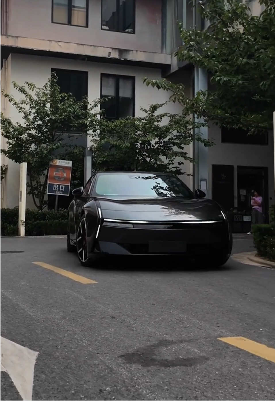 ⚡ Where elegance meets electric performance. The XPeng P7 delivers sleek coupe styling, AI-powered smart driving, and up to 706 km range — redefining the EV game. Pure silence. Pure speed. Pure future. 🚘✨ #XpengP7 #ElectricLuxury #SmartEV #FutureDrive #EVRevolution   