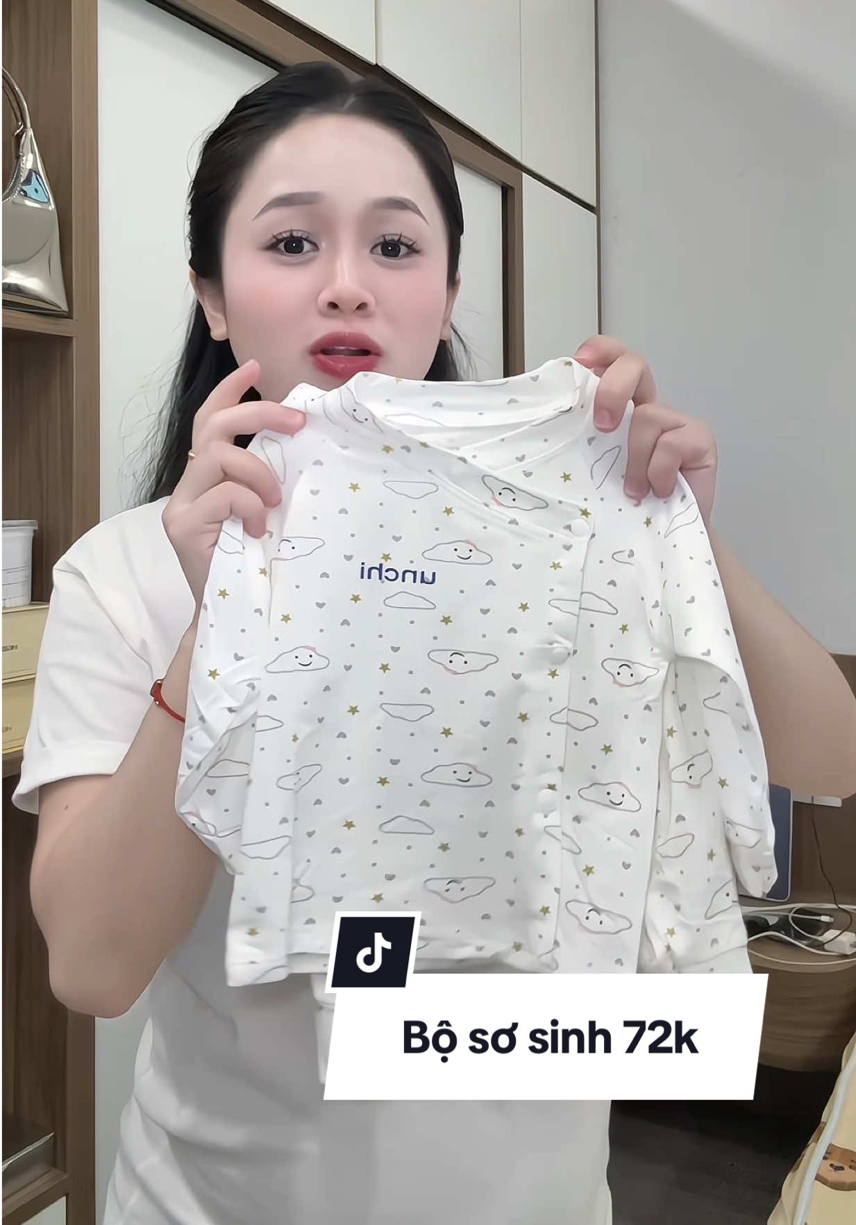 Đồ nhà Unchi đẹp quá trời các Mom ơi. Đồ tui mua cho Bé đẹp mới lên video nha #dososinh #thoitrangtreem #mebimsua #mebim #thoitrangtreem 