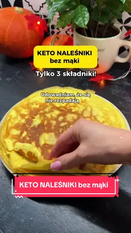 💕 Napisz komentarz „SYLWETKA”, a podeślę Ci link do mojego e-booka, dzięki któremu schudniesz bez liczenia kalorii, bez głodu, z prostymi przepisami! 📋 KETO NALEŚNIKI BEZ MĄKI I GLUTENU Tylko 3 składniki – a wychodzą delikatne, elastyczne i pyszne! SKŁADNIKI (na 4 duże naleśniki 26 cm):  • 125 g mascarpone  • 5 jajek  • 40 g rozpuszczonego tłuszczu (masło lub olej kokosowy) PRZYGOTOWANIE: 1️⃣ Do miski przełóż mascarpone, jajka i rozpuszczony tłuszcz. Miksuj dokładnie przez 2–3 minuty — masa musi być całkowicie gładka, bez grudek. 2️⃣ Patelnię dobrze rozgrzej i lekko natłuść tylko przy pierwszym naleśniku – ja robię to masłem lub olejem kokosowym. 3️⃣ Wylej porcję ciasta (około ¾ chochli, w zależności od wielkości patelni) i rozprowadź je równomiernie po całej powierzchni. 4️⃣ Smaż na średnim ogniu, aż spód mocno się zarumieni, a wierzch lekko zetnie. Dopiero wtedy przewróć naleśnik. 5️⃣ Przewracaj tylko silikonową lub metalową szpatułką – drewniana się nie sprawdzi, bo naleśniki są delikatne i będą się przyklejać. 6️⃣ Po przewróceniu smaż jeszcze chwilę z drugiej strony, aż naleśnik nabierze złotego koloru. 7️⃣ Powtarzaj aż zużyjesz całą masę — każdy kolejny naleśnik smaż już bez dodatkowego tłuszczu, na tej samej, lekko natłuszczonej powierzchni. 🔸 WAŻNE:  • Użyj dobrej jakości patelni (u mnie akurat  teflonowa, z niezdartą powłoką).  • Nie smaż na zbyt dużym ogniu – masa musi się równomiernie ściąć, nie spalić.  • Kluczowy moment to mocne zarumienienie spodu przed przewróceniem. Podawaj z ulubionymi dodatkami – u mnie to domowy keto dżem z owoców jagodowych 🫐 📘 Jeśli pragniesz więcej informacji o keto lub ciekawi Cię, jak schudnąć na keto bez liczenia kalorii to pamiętaj, w moim e-booku masz wszystko: przepisy, zasady, narzędzia, mindset. Nie musisz kombinować – masz gotowy plan od A do Z.
