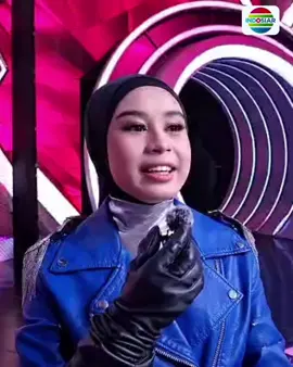 Waduhh! Ciyee @DA7 MILA kayanya udah ga sabar ya mau kasih pesan-pesan buat @DA7.Valen 🥰👉👈 . . #IndosiarBawaDangdutBerkelasBerkualitas #DAcademy7Indosiar #DAcademyIndosiar