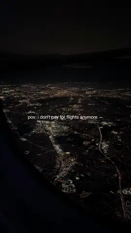 When you use the right credit card for your rent and monthly bills, those everyday expenses can earn you travel points that cover your flights✈️ My favorites: 💳 Bilt Mastercard – earns 1 point per $1 on rent (no fee) 💳 Capital One Venture – 2x miles on everything 💳 Chase Freedom Unlimited – easy cashback on bills Just make sure to always pay in full each month, so you’re building rewards, not debt 💫 #travelpoints #softlife #travelhacks #pointstravel #creditcardrewards