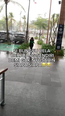 Kadang aku lupa, adikku yang dulu kecil sekarang tumbuh jadi sosok yang begitu kuat, mamah bapak pasti bangga ❤️ #fyp #mydermastory #skincare #kulitsensitif #pentingnyamicrobiome 