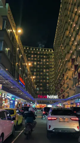 Serius deh,Batam tuh secantik ini pas malem 😍 kalian pernah makan apa disini ?? #nagoyathamrincity#batamnight#batampunyacerita#citywalkbatam#citylight 