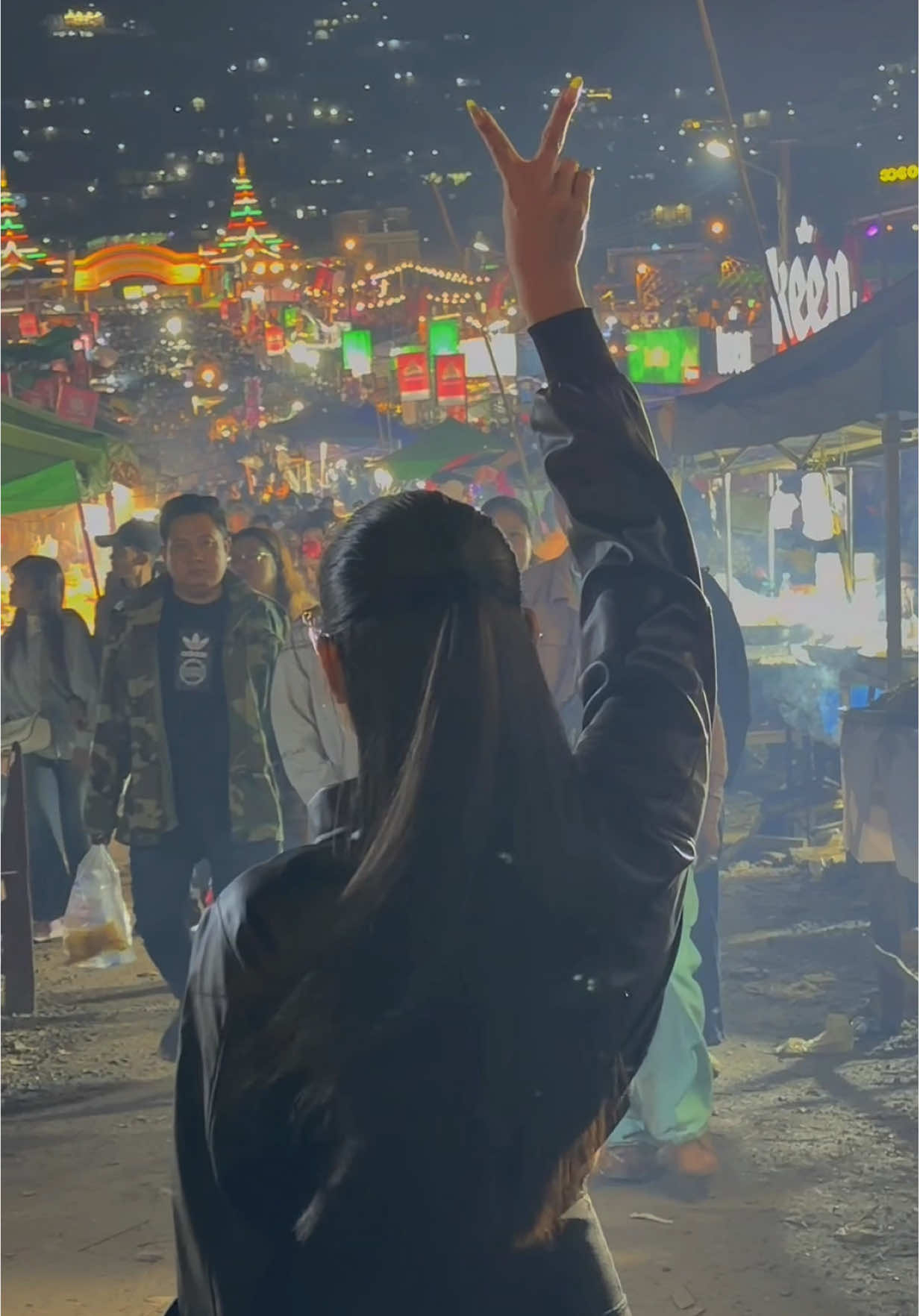 တောင်ကြီးတန်ဆောင်တိုင်ပွဲတော်ကြီး #မီးပုံးပျံ #ဈေးပွဲတော်ရောက်😁 