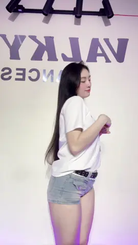 Thiếu content #valkydancestudio #daynhaymytho #tramtramdance #tiktokviral 