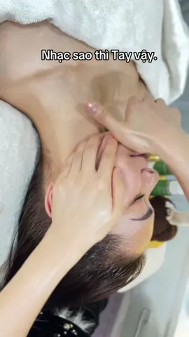 Nhạc sao thì Tay vậy. Mình cứ Phiêu thôi 😊 Cùng Phiêu theo nhạc với Massage Phiêu Thuật nha. #ánhkimmassagephieuthuat #trending #xuhuong #thịnhhành #trend 