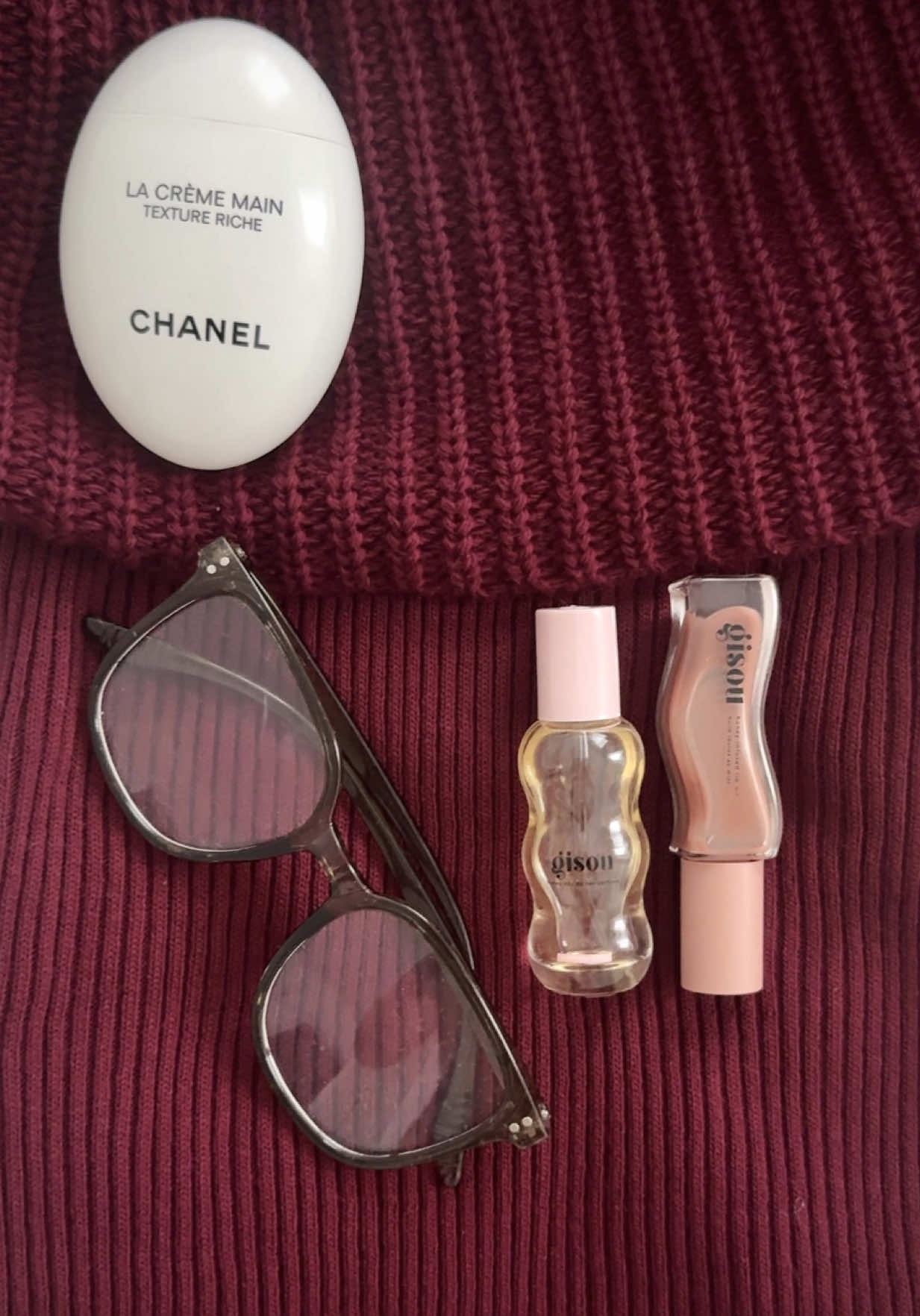 Morning routine 🚿🧖🏽‍♀️  #skincare #cleangirlaesthetic #morningroutineaesthetic #cozymorning #SelfCare @Gisou @SPACE NK @Dove Beauty & Personal Care @Naturium @heyestrid 