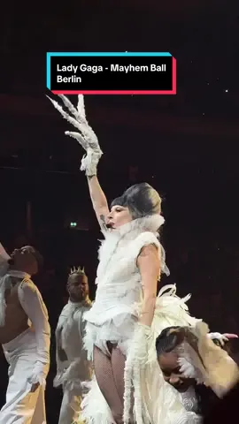 Walk, walk, fashion, baby! @ladygaga #ladygaga #littlemonsters #berlin #concert #mayhemball 