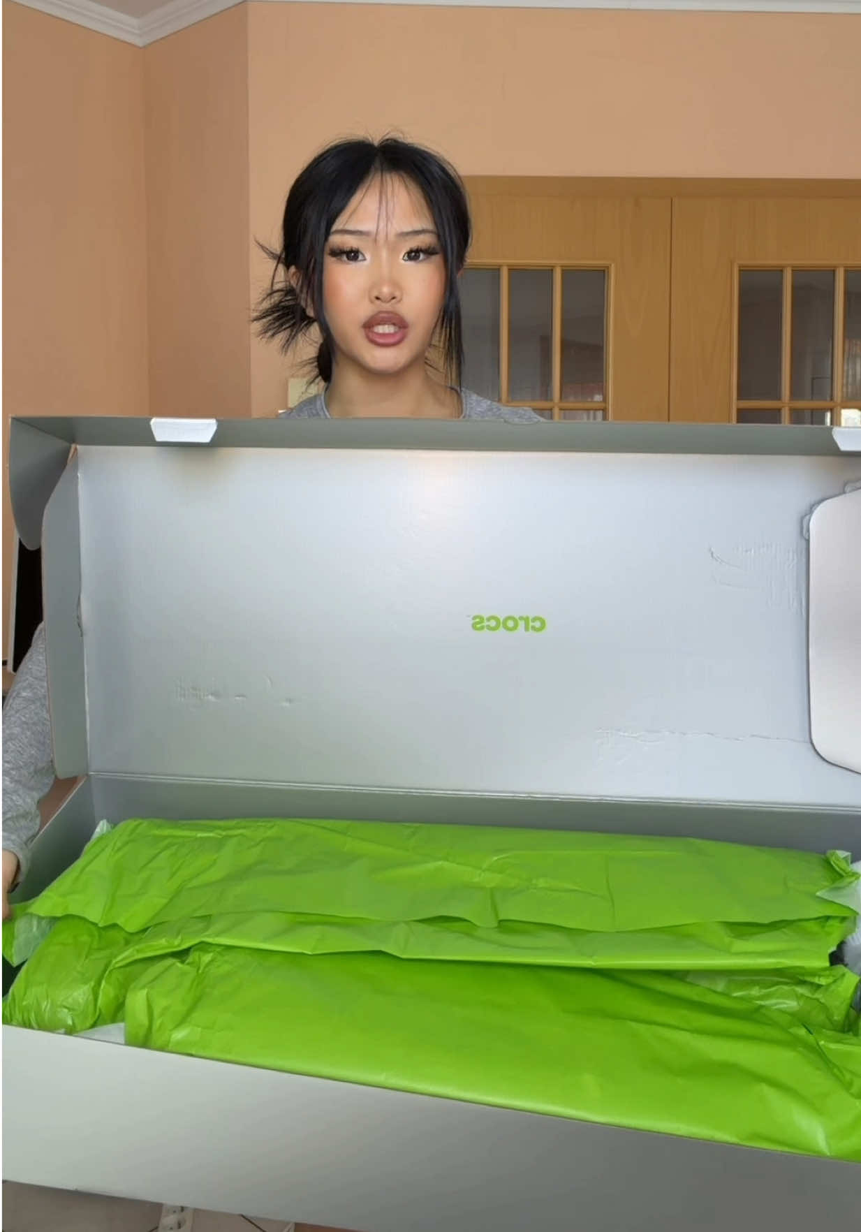 Probiert es eif aus!! 🫶 @TOUS @elfcosmetics @New Balance @Crocs @FUGAZZI Fragrances @Morphe Cosmetics #unboxing #fragance #shoes #fashioninspo 