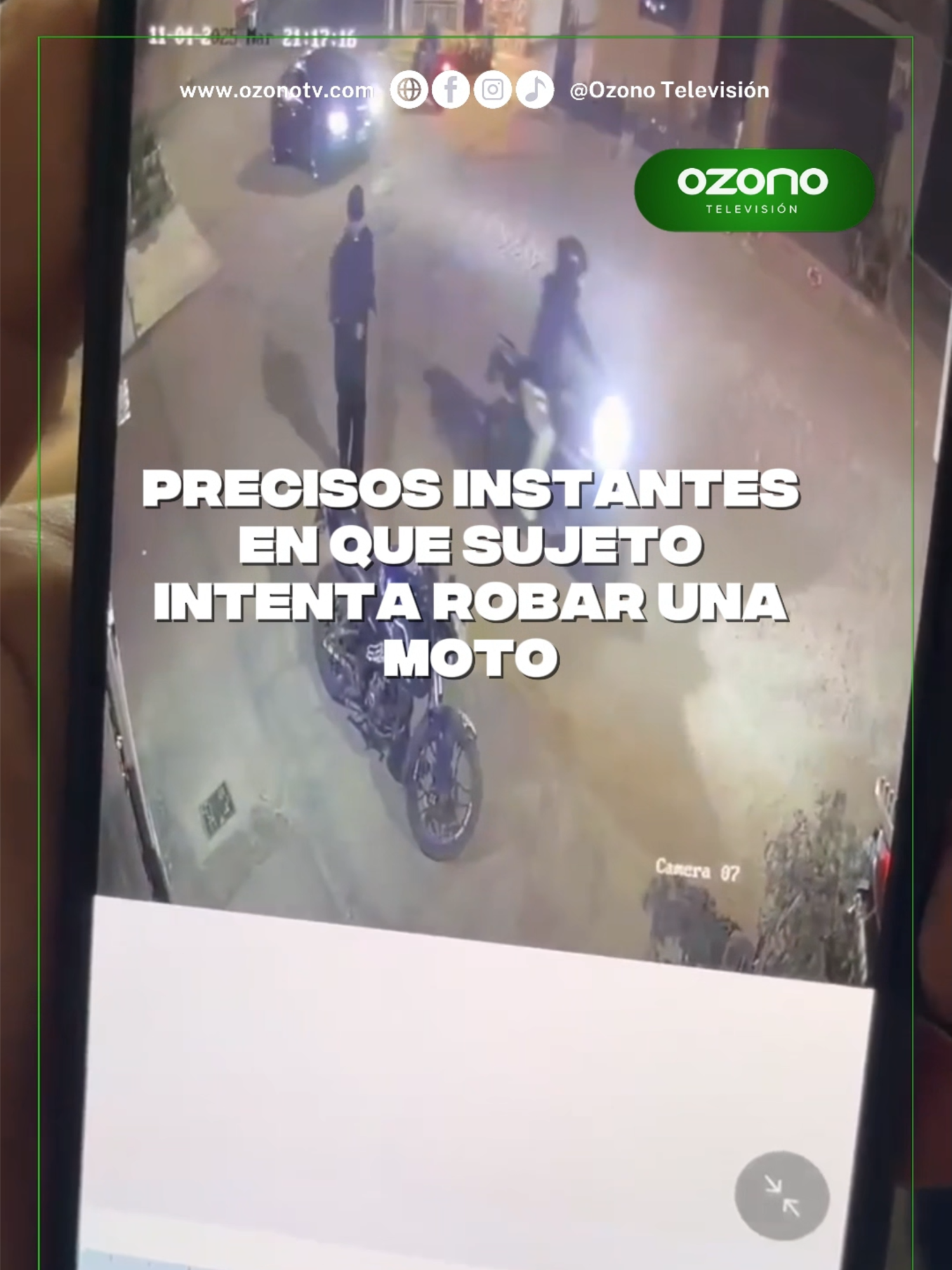 Precisos instantes en que sujeto intenta robar una moto 😮 La delincuencia continua, esta vez cámaras de seguridad captaron el preciso momento en que un sujeto intentaba robar una moto que se encontraba estacionada. El hecho ocurrió en la calle Puerto Argentino, El Palomar  #viralnow #paratii #tiktok #ozonotv