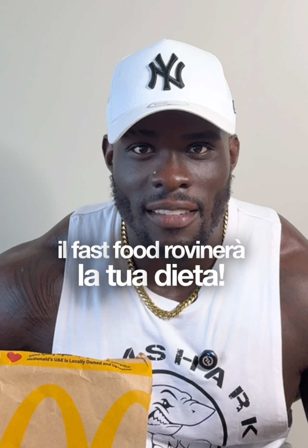 Se impari a scegliere bene, puoi mangiare fuori senza distruggere i tuoi progressi... Basta iniziare a fare scelte sagge e strategiche. Non è magia, è strategia!