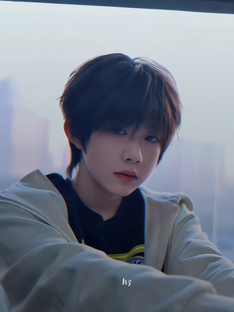 Vao nam 14 tuoi, mot co gai da nguyen dung chinh thanh xuan cua minh de yeu lay mot thanh pho xa la, tuong tu mot nguoi ma ho chang biet minh la ai. #ChenYiHeng #陈奕恒 