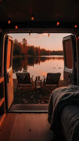 Do you like evenings like this? 😌🍂 #cozy #vibes #cozycorner #autumn #peaceful 