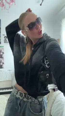 #OOTD hoodie from @aelfriceden_Alex @aelfriceden_official #amazonfinds 