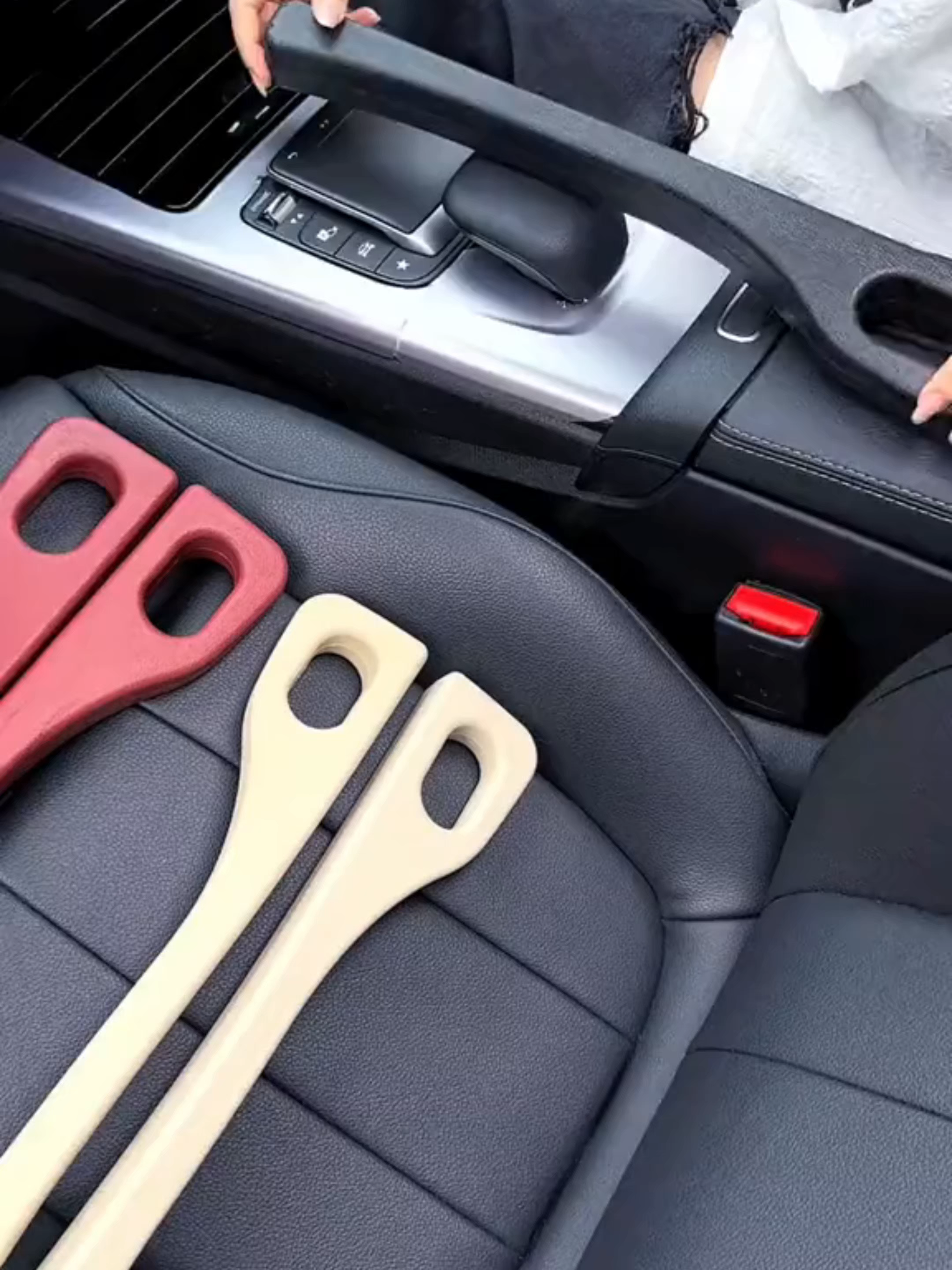 🧩 Thanh chặn khe hở ghế ô tô – Chặn rơi đồ hiệu quả, giữ xe sạch đẹp, tăng tiện nghi và thẩm mỹ cho khoang lái! 🚗✨#tiktok #xuhuong #xuhuongtiktok #viralvideo #phukien #viral #phukienoto #trending #thanhchan #thanhchangkhehogheoto #thanhchanghe