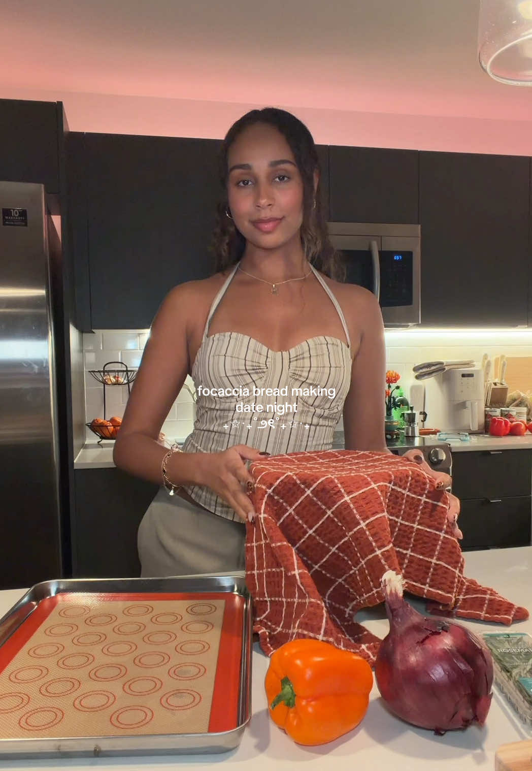 first time making focaccia bread and it turned out so good🤍 #foccaciabread #focaccia #cookwithme #fyp #thanksgiving @Graza @ByCuratedCreations 