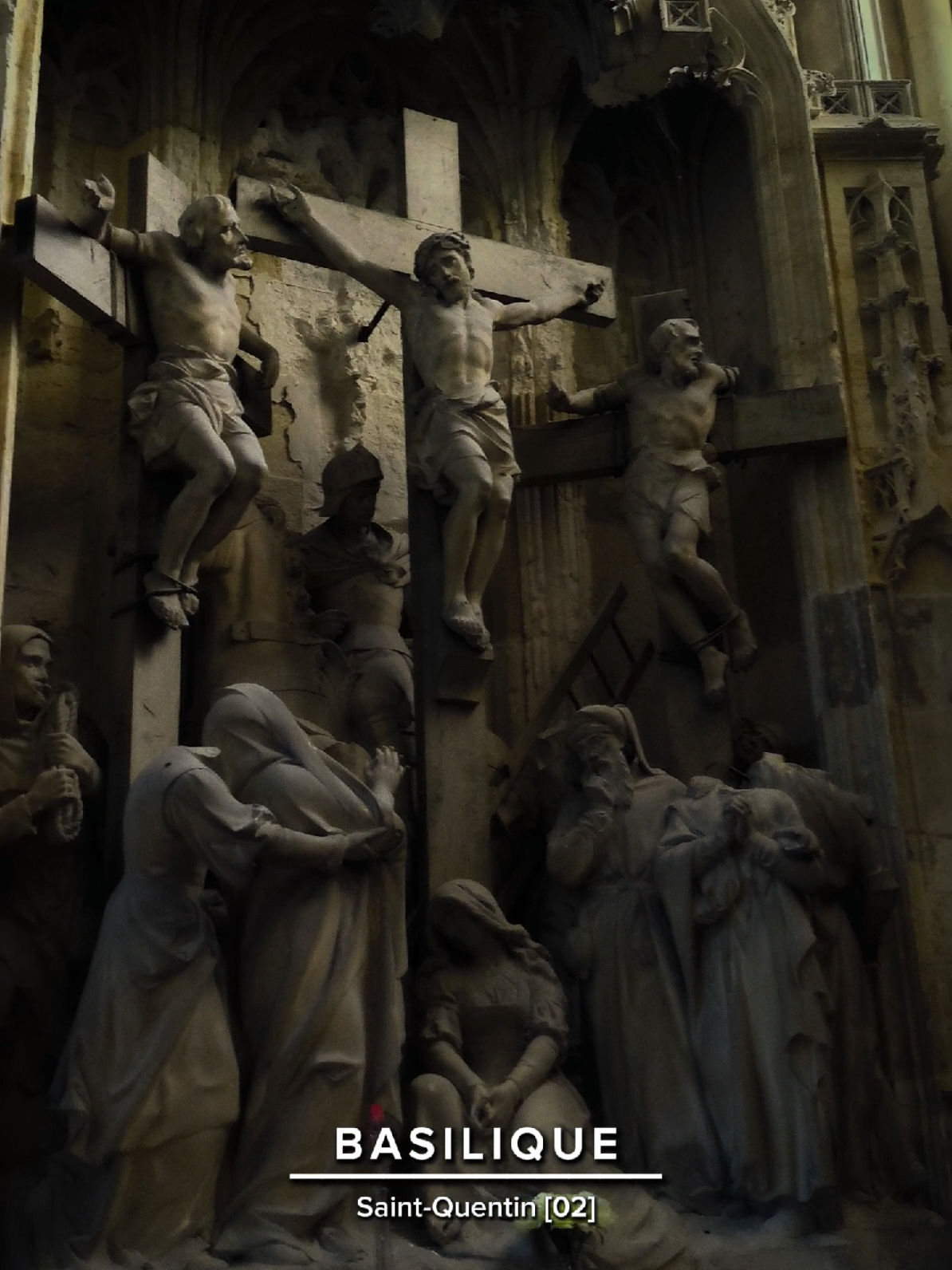 Aujourd’hui, j'aimerais vous montrer la magnifique cathédrale-basilique située dans la ville de Saint-Quentin dans le 02100.