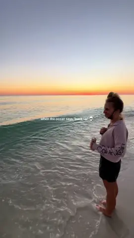 Didn't know rays had jump scares #rays #ocean #relatable #beach #beachvibes 