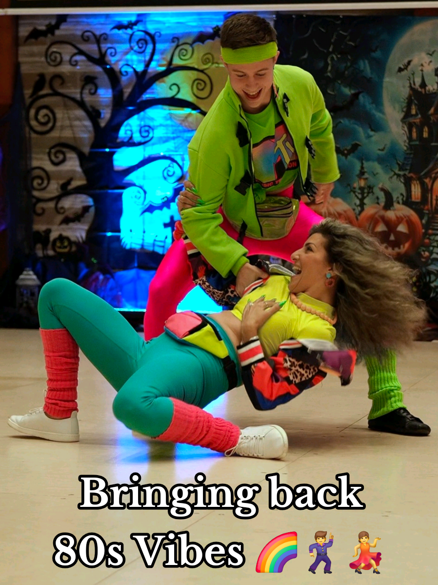 Bringing back 80s Vibes 🌈💃🕺 Such a fun dance in ProShow with Karin in Warsaw last week end for the teacher's presentation 😍 Very special week end for me as its one of the first convention I attended as a student, being back to teach there always feels incredible 🙈 Thanks Wayne for having us and Bea for the amazing videos as always 🥰 Insta: 🕺@leolorenzooo  💃@karinkakun  🎶@whitneyhouston 