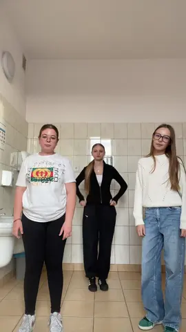 #school #trend #friends #dancee #tiktokdance 