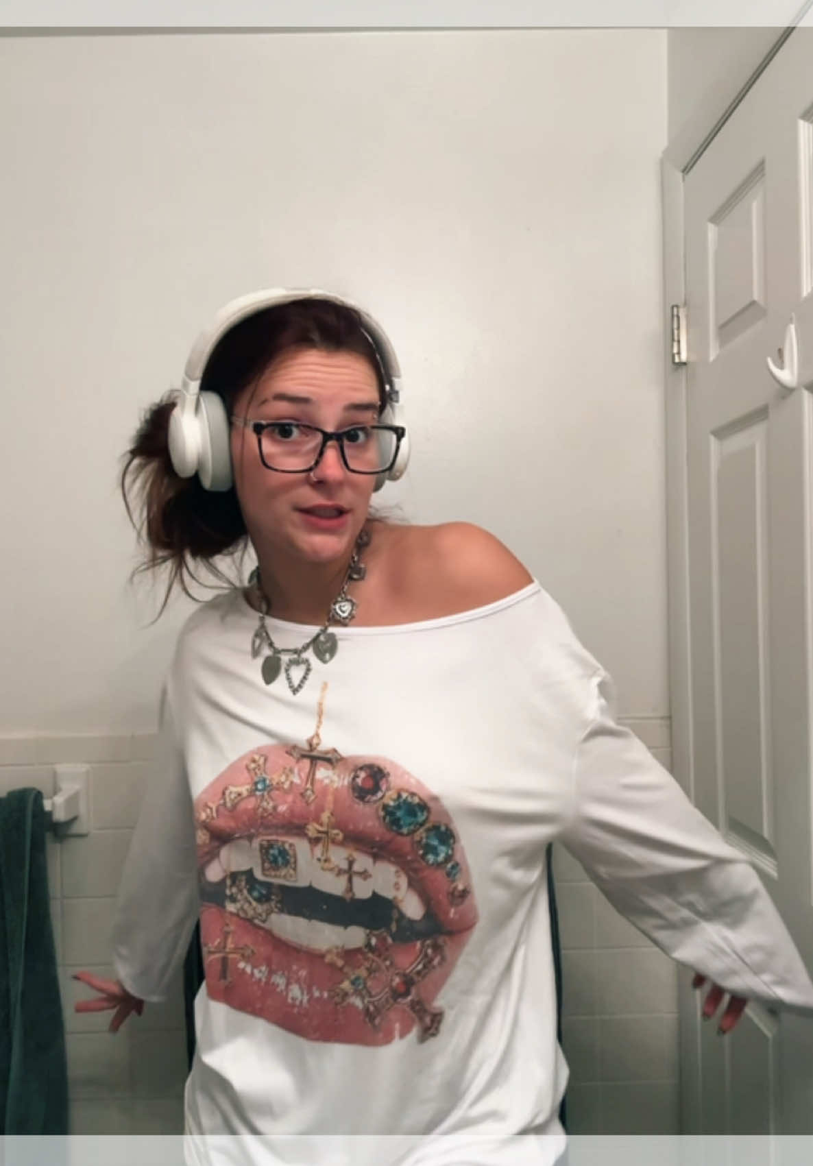 “Just here for the circles”🤓 fine no hair tutorial for you today #catmeme 