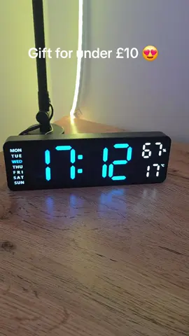 Give a digital clock yo someone this Christmas 🎄 🎅🎁🌲 #tiktokshop #stockingfillers #Christmas #tiktokmadebuythis #gifts 